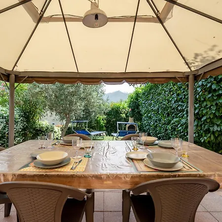 Guesthost - La Casa Di Moro Apartment *